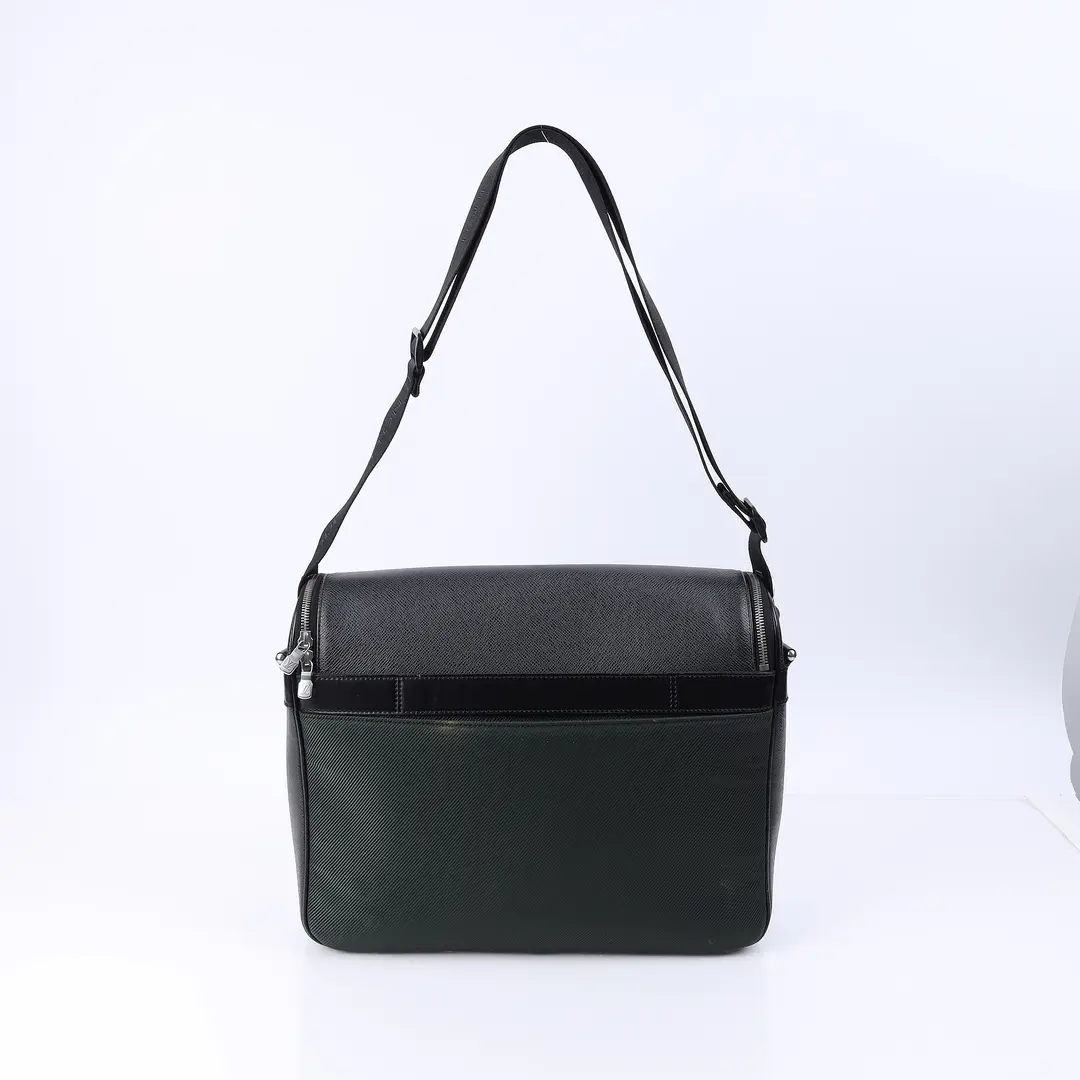 Louis Vuitton Yaranga Black Taiga Leather Shoulder Bag