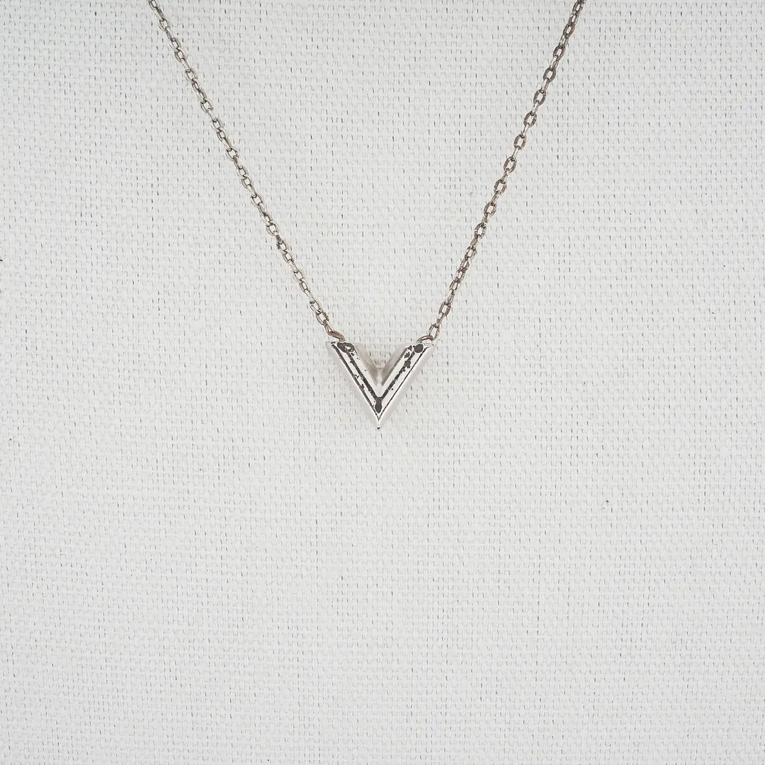 Louis Vuitton Essential V Silver Metal Necklace