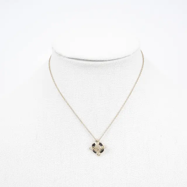 product shot — Dior
