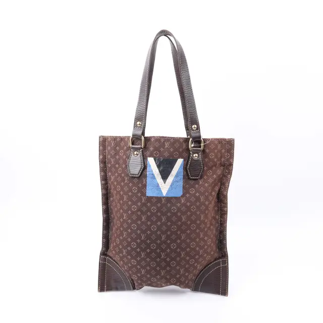 product shot — Louis Vuitton