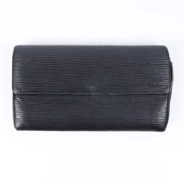product shot — Louis Vuitton