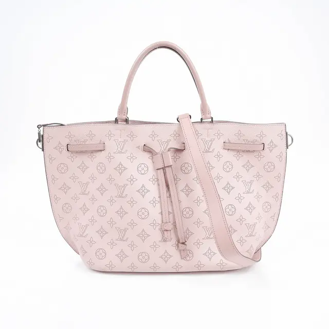 product shot — Louis Vuitton