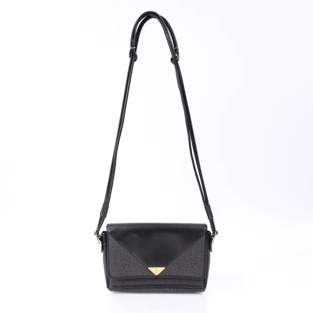 product shot — Yves Saint Laurent