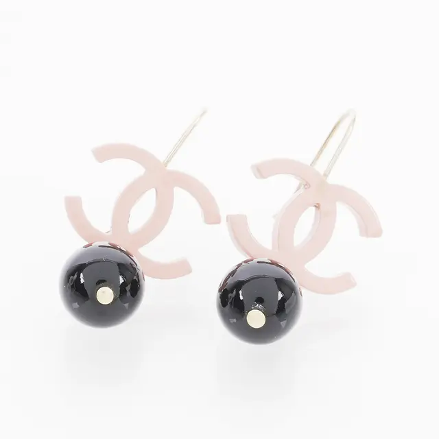 product shot — Chanel