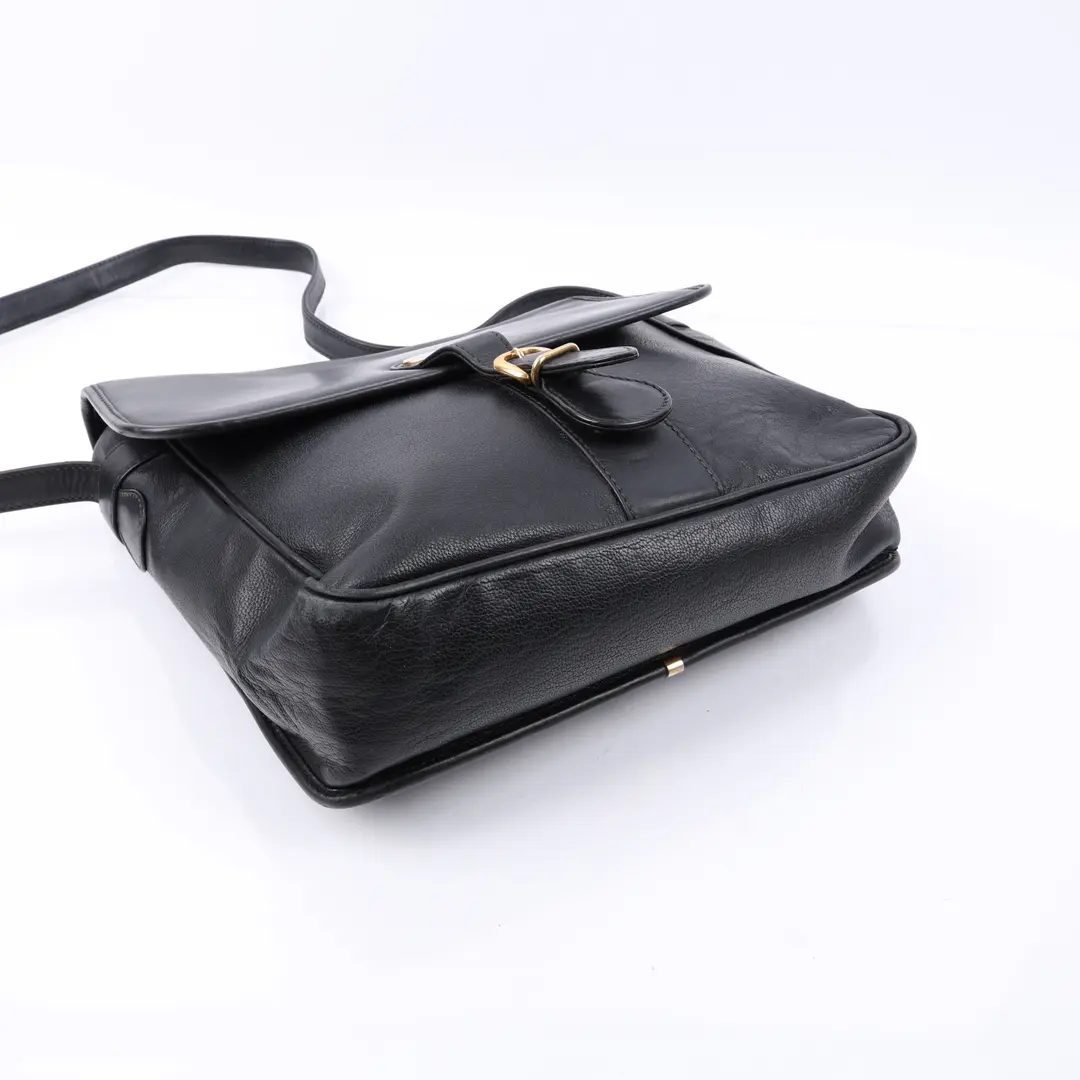 Gucci Vintage Crest Black Leather Shoulder Bag