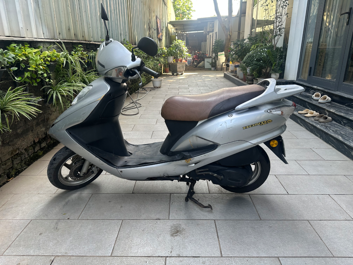 Honda  Lead 1
