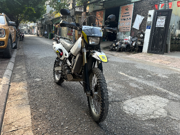 Suzuki  DR 4
