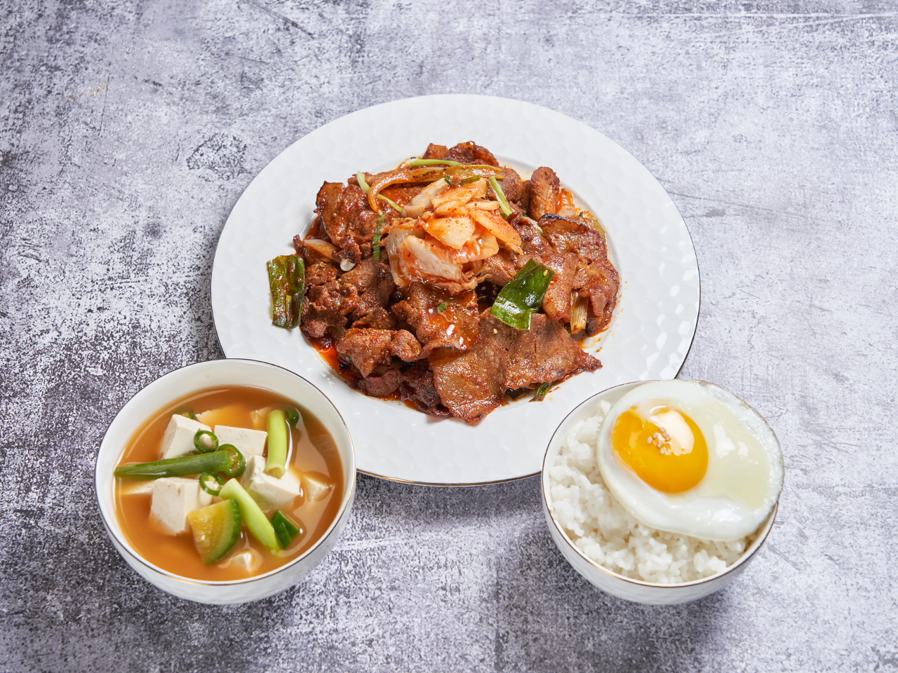 [전통의 강자] 김치제육+미니찌개+후라이밥