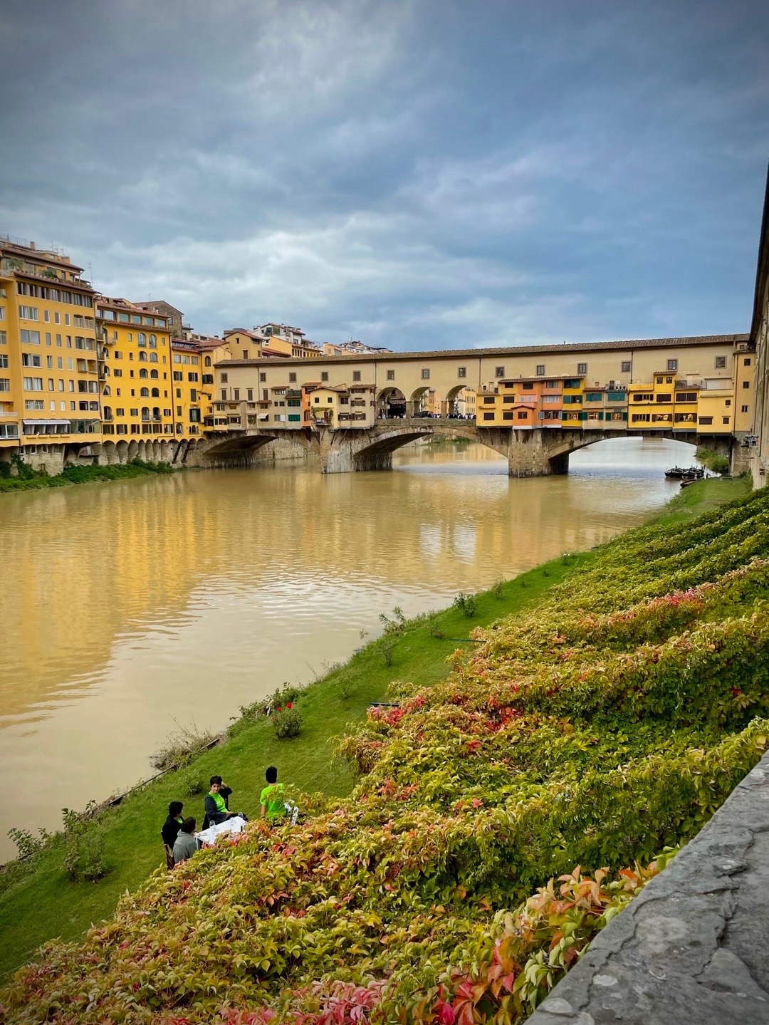Ponte Vecchio über dem Arno in Florenz