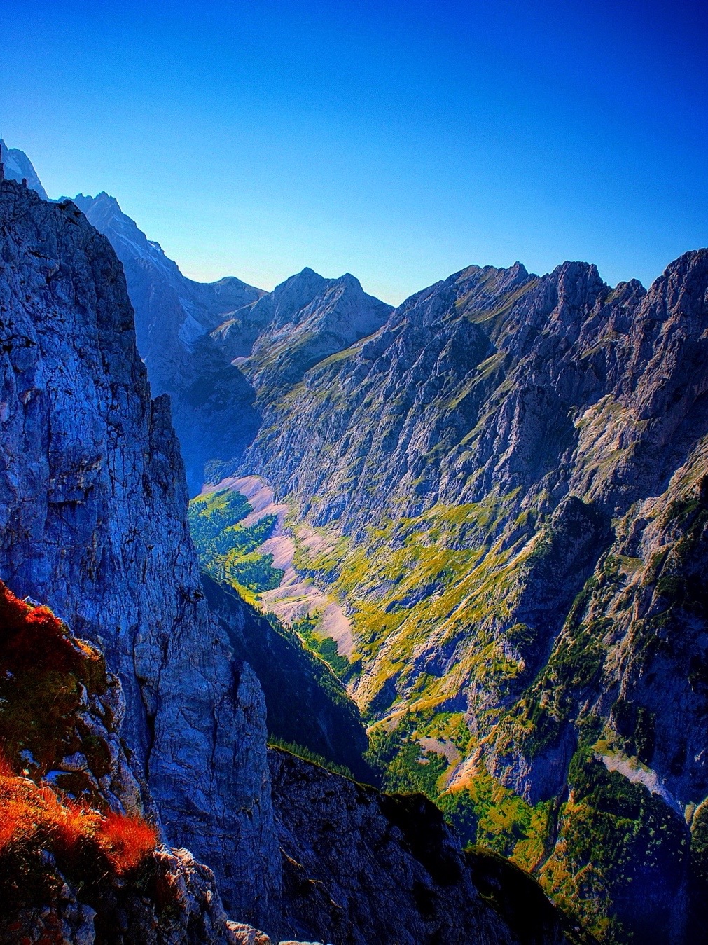 Blick in die Felsschlucht der Alpspitze