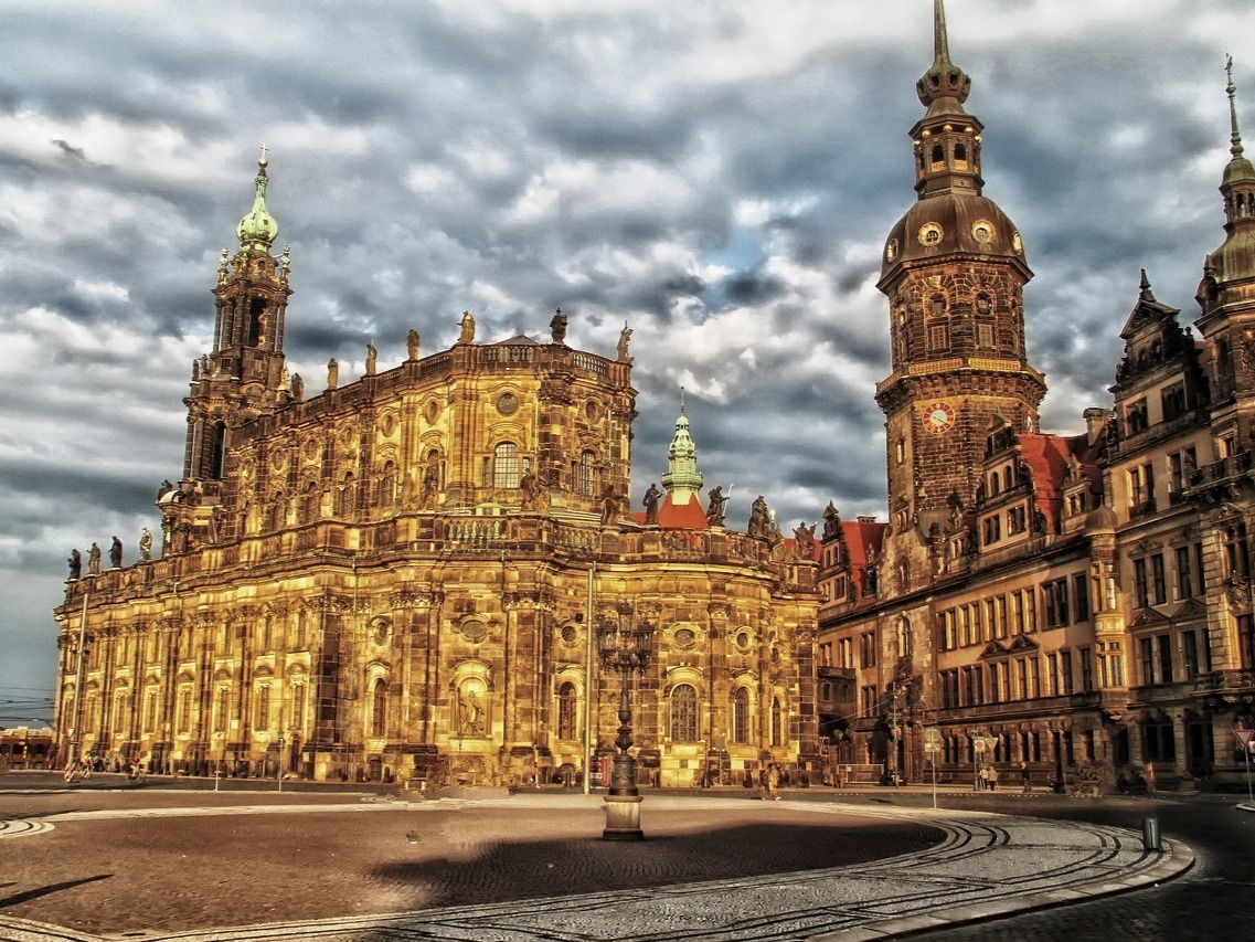 Hofkirche und Residenzschloss Dresden im Abendlicht