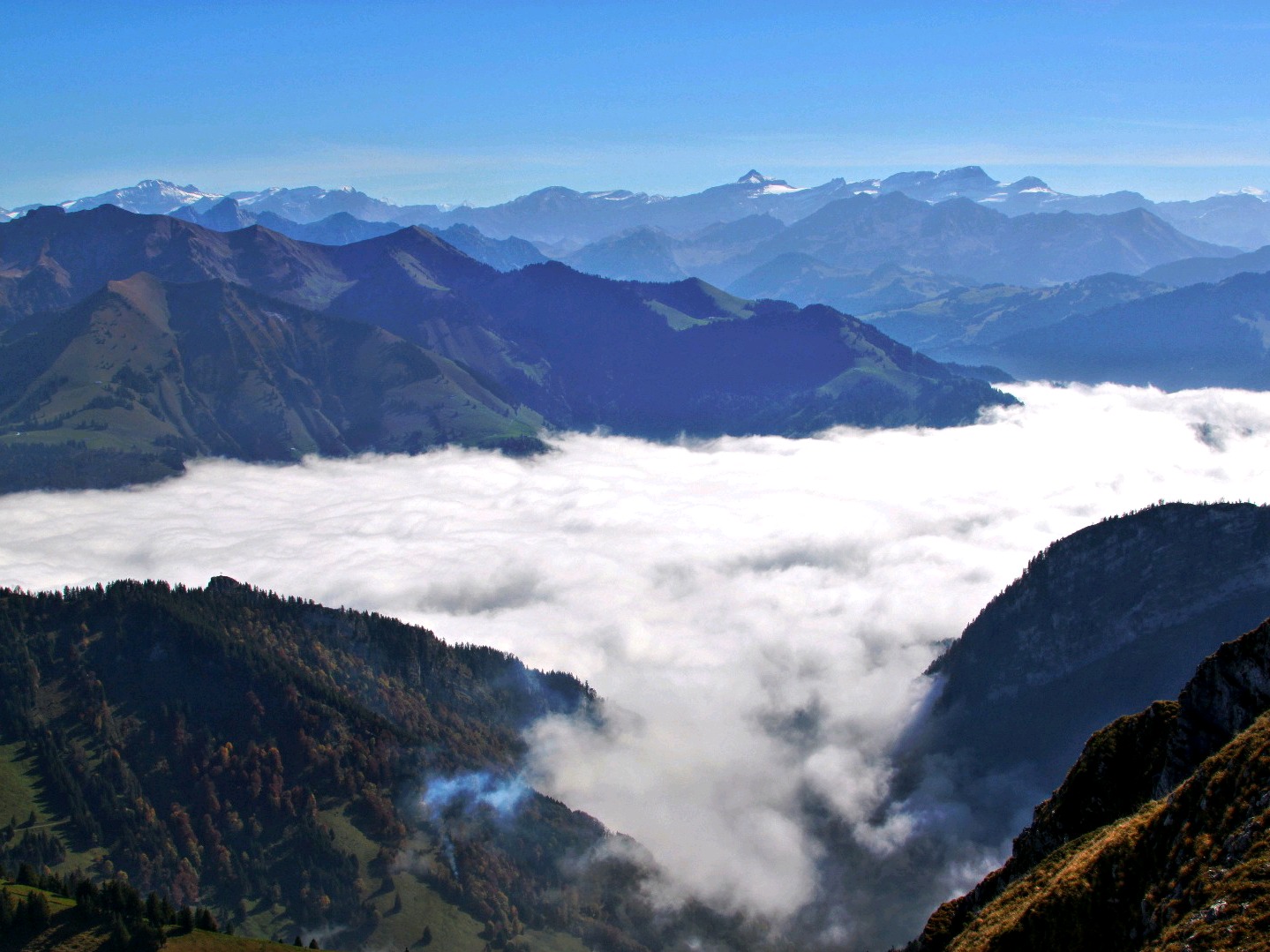 Nebelmeer über den Bergen am Moléson