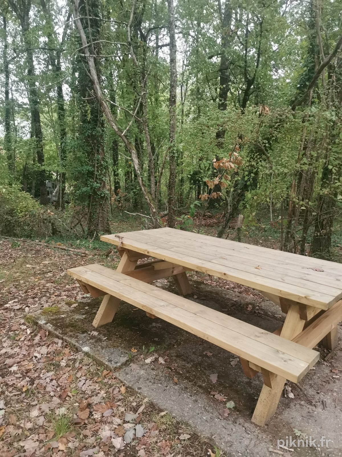 En face du restaurant Au fil des saisons