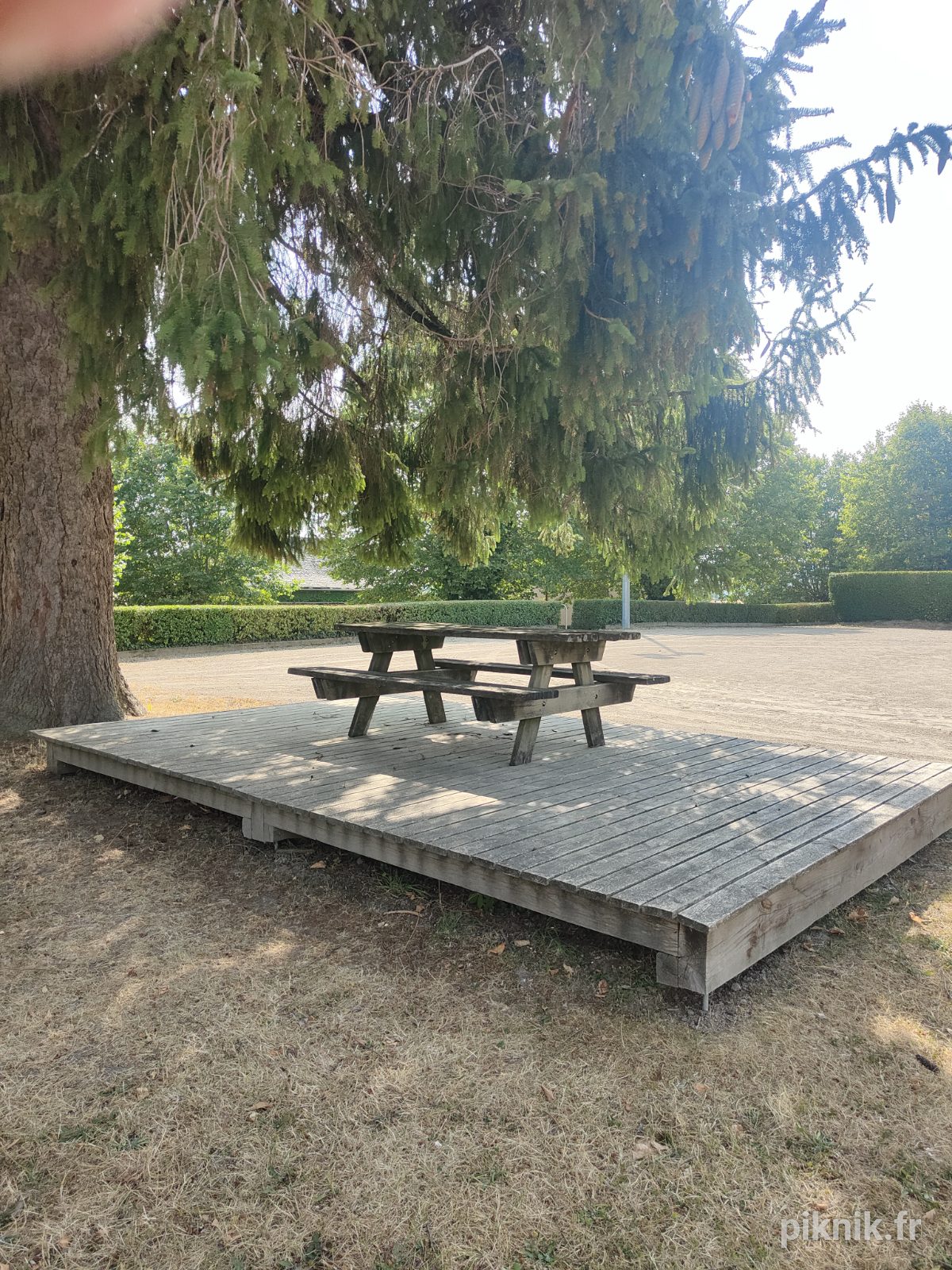 Aire de pique-nique Mairie Pradinas