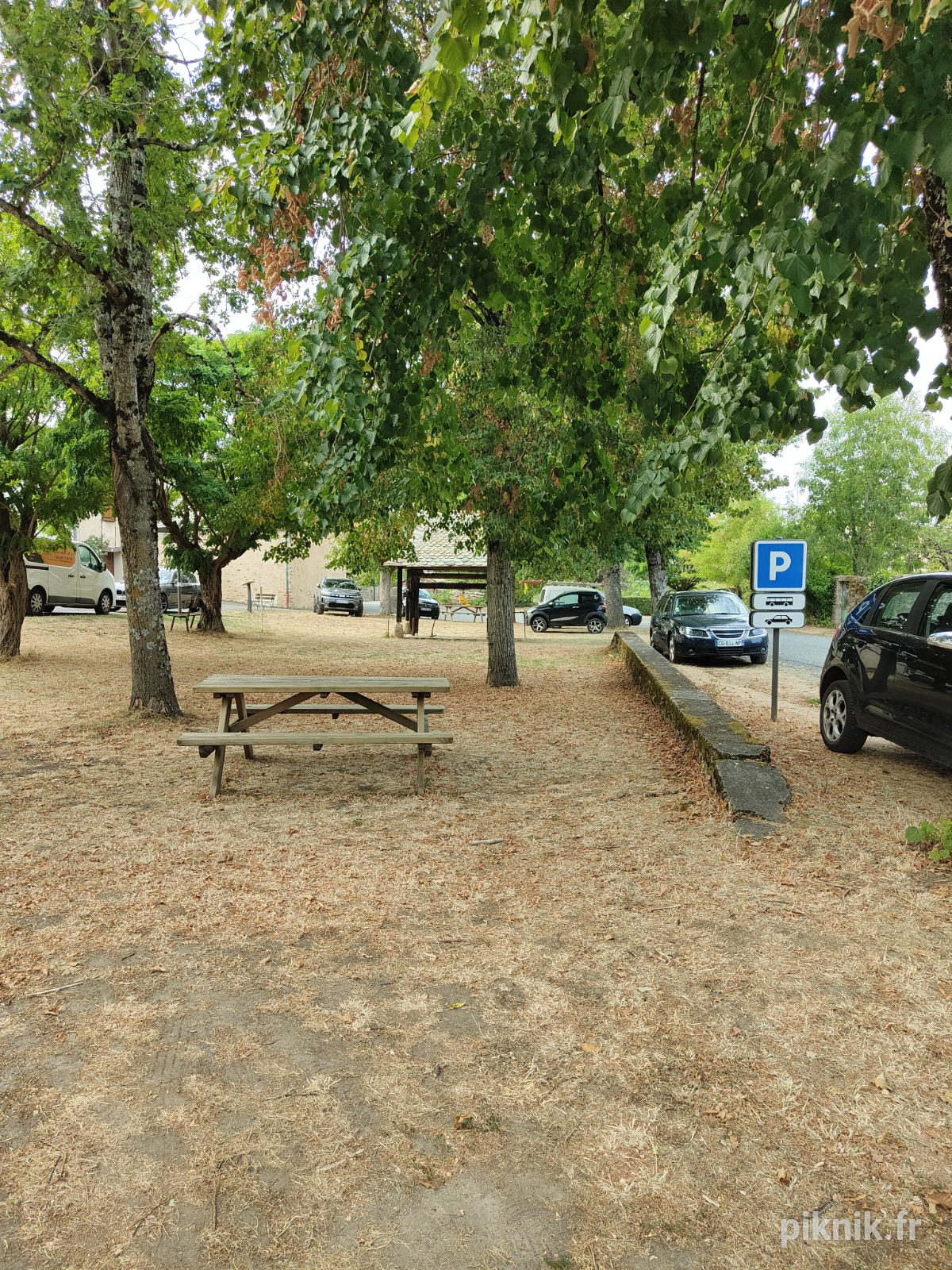Aire de pique-nique Parking Sauveterre de Rouergue