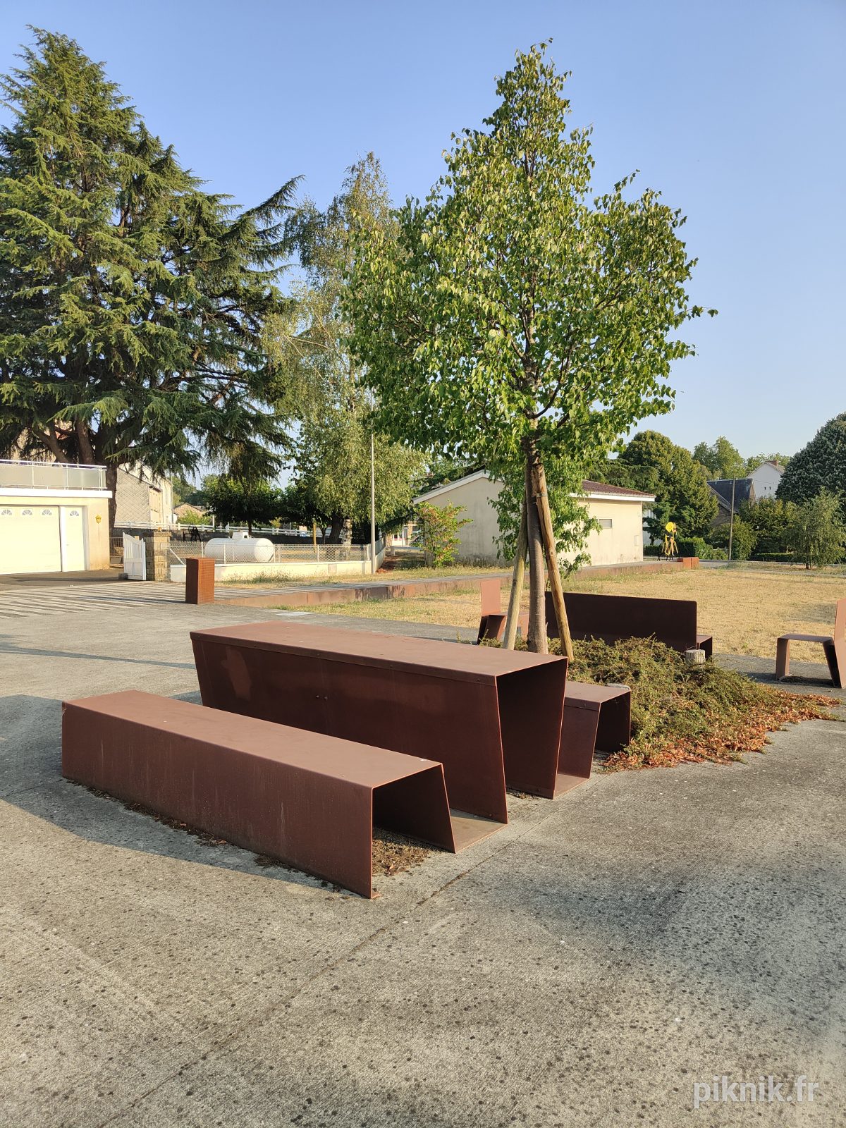 Aire de pique-nique Place d'Occitanie