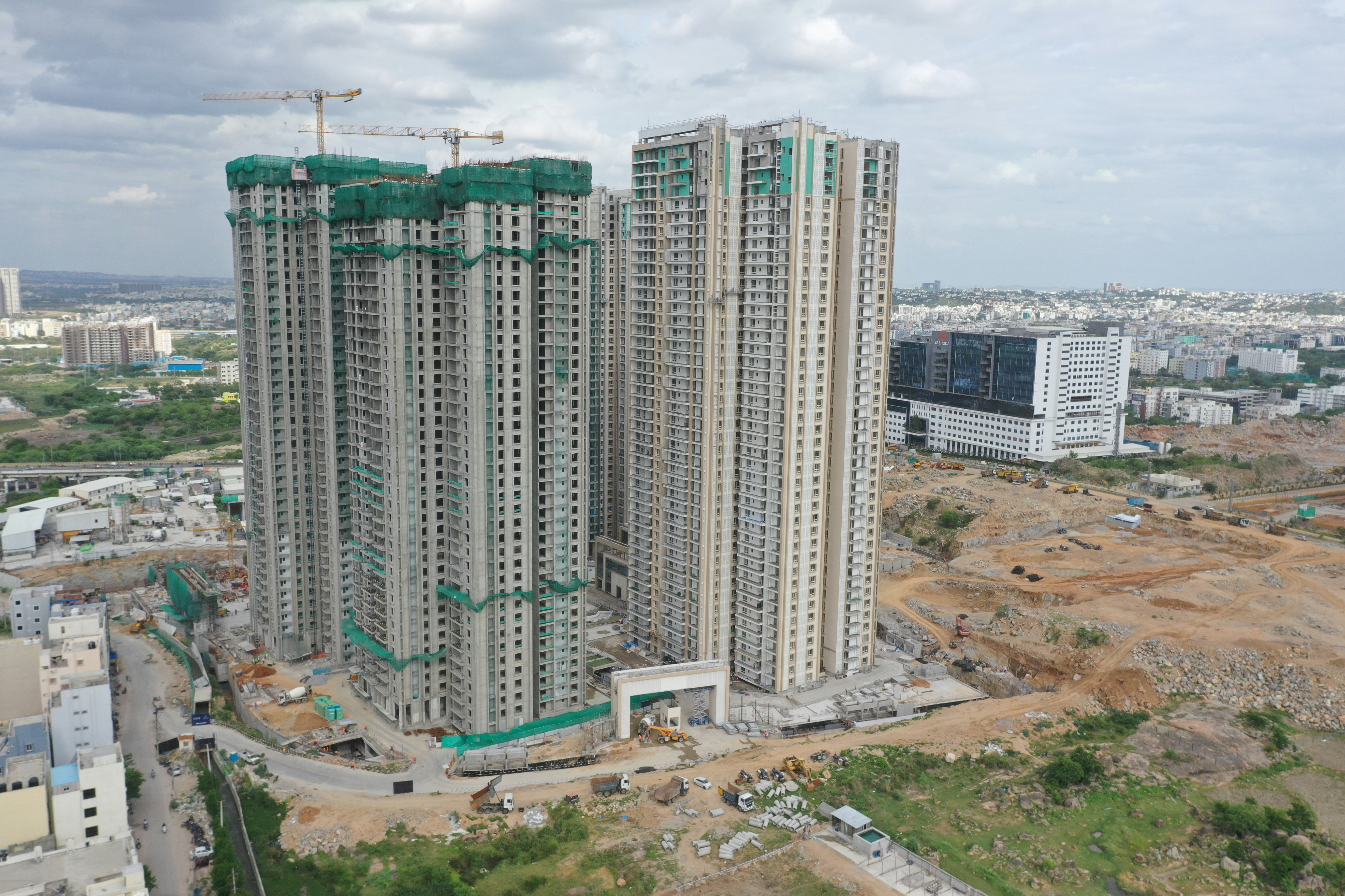 The Rise of Gated Communities: Architecture and Amenities in South Pune — A Pinecliff Realty Perspective