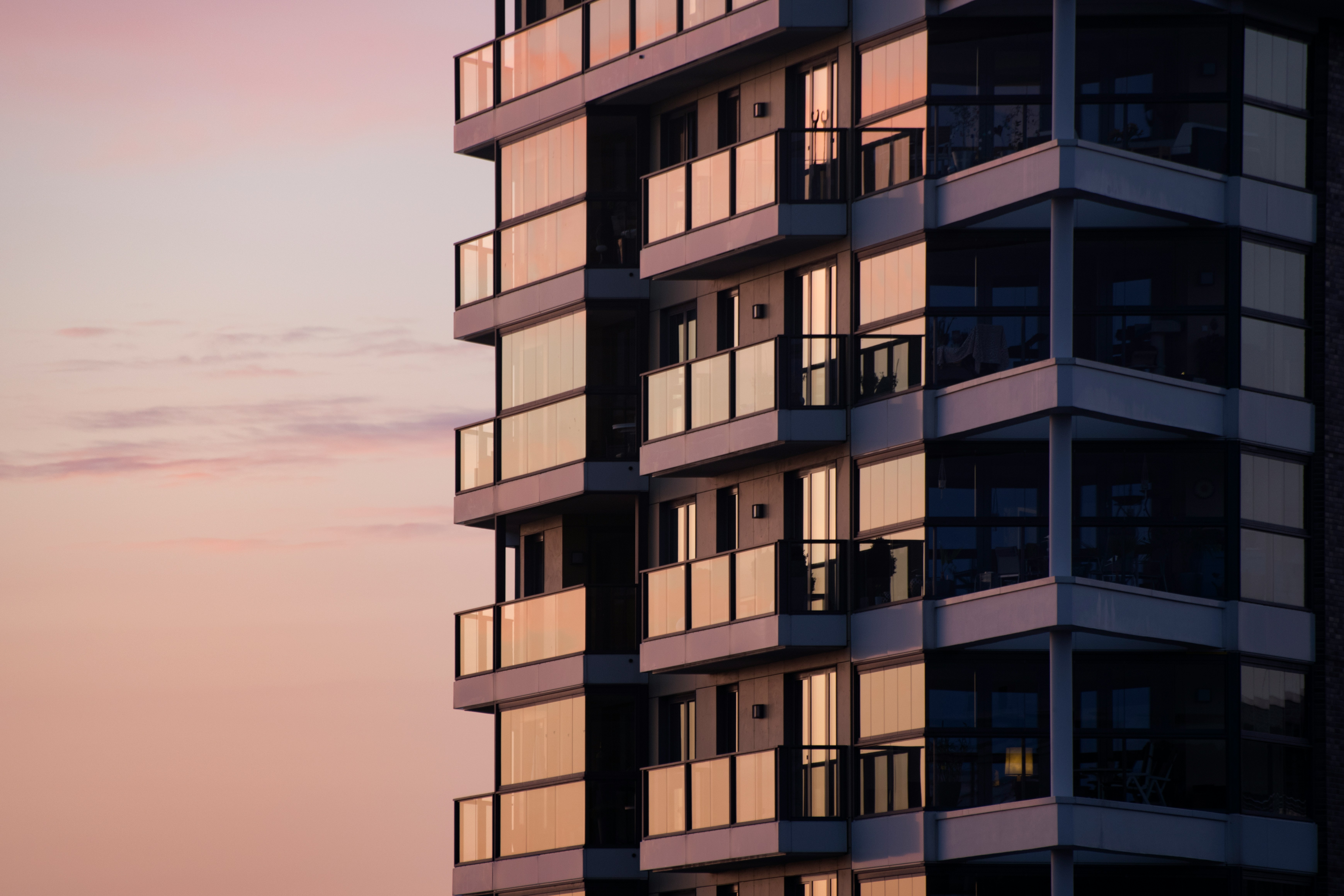 Reducing Inventory Risk with Sole Selling Mandates — A Pinecliff Realty Perspective