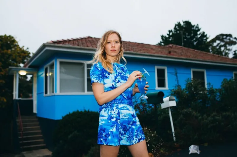 Julia Jacklin – Walk On Me