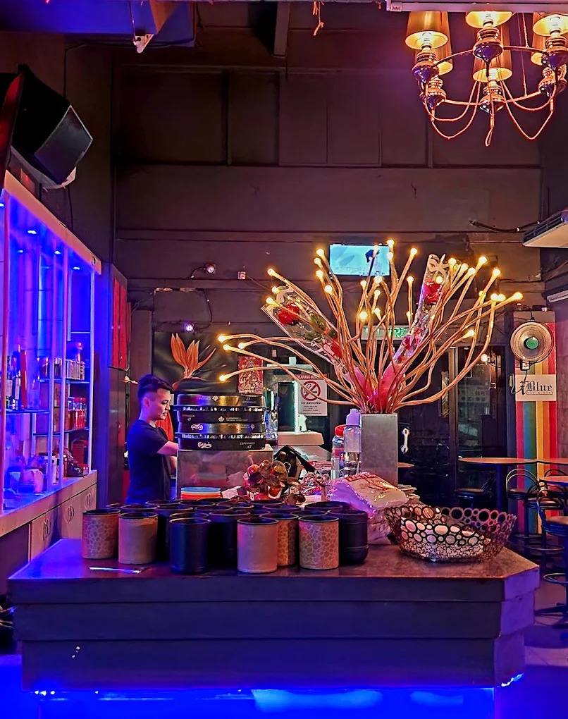 IBlue Pub & Cafe