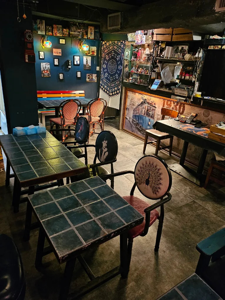 Virus Restaurant & Bar