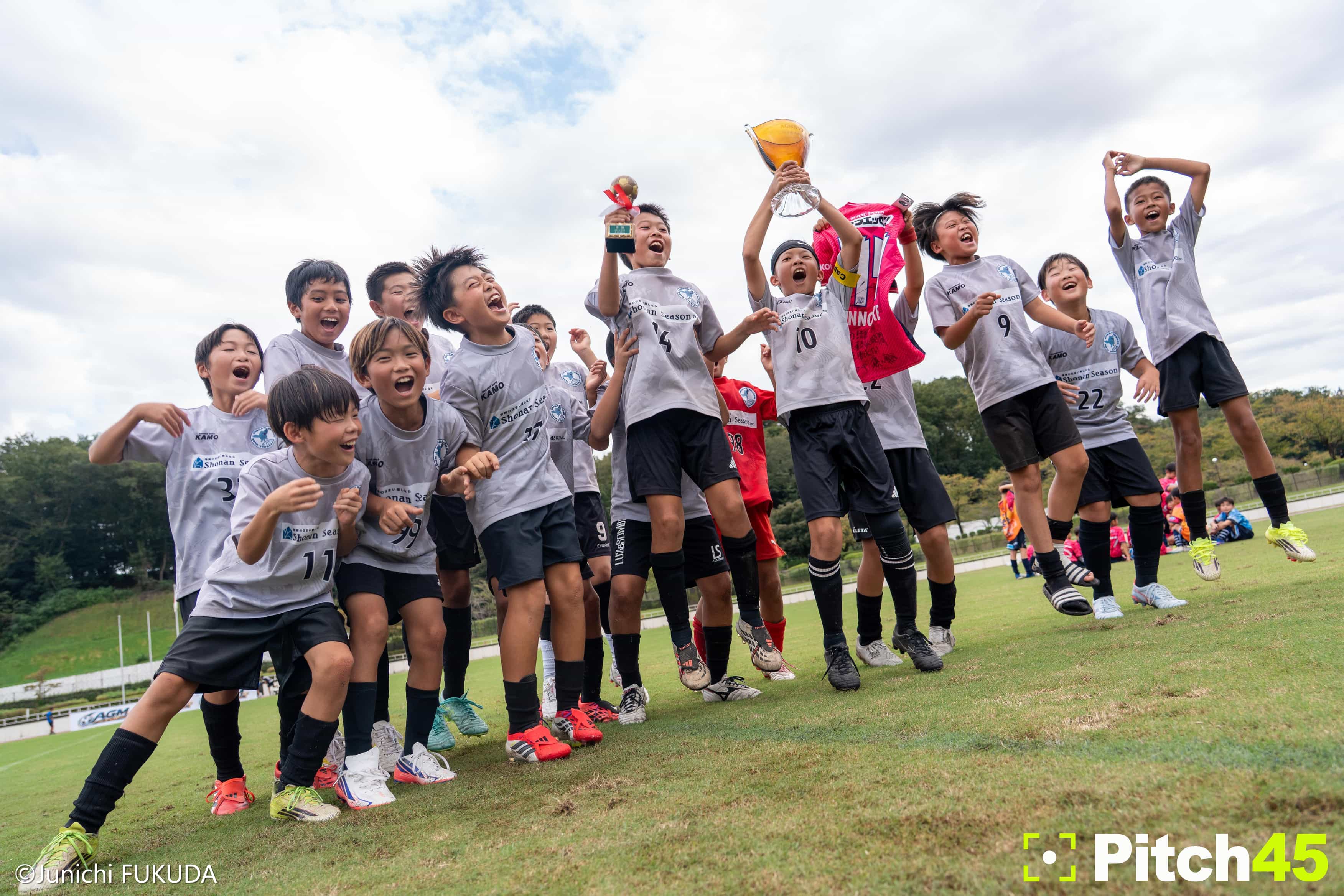 【大会レポート】第3回 AGMカップ2026〜厚木市長杯U11〜——PK戦サドンデスの激闘を制し、湘南シーズンFCが頂点に立つ！