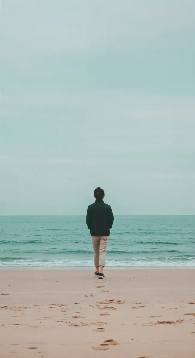 Beach Stroll Distant Horizon