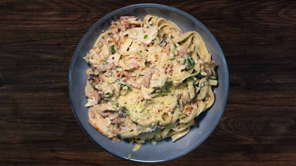 A bowl of creamy Bianca pasta