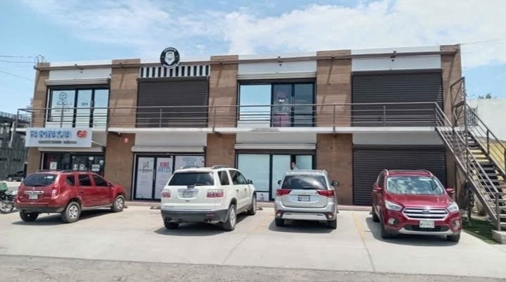 local comercial en plaza  Revo