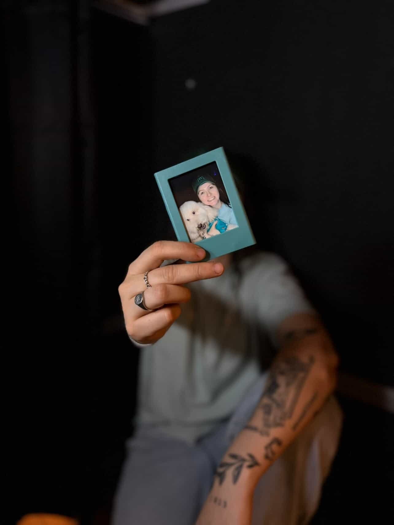 Cabina de fotos, con pantalla personalizada para eventos y estación de llaveros