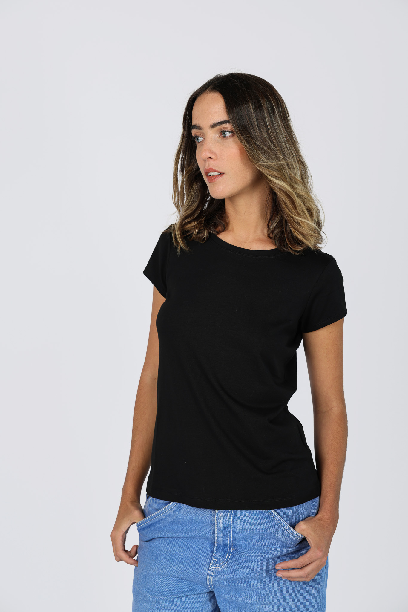 T-Shirt Women - Black - Imagen 2