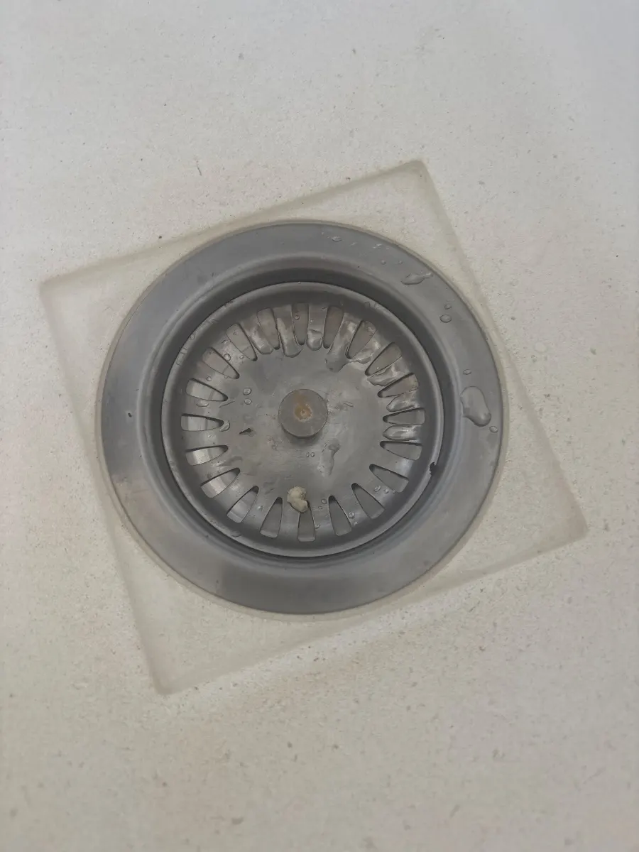 Avant l'intervention : Changer une bonde à Courbevoie, photo prise par le client
