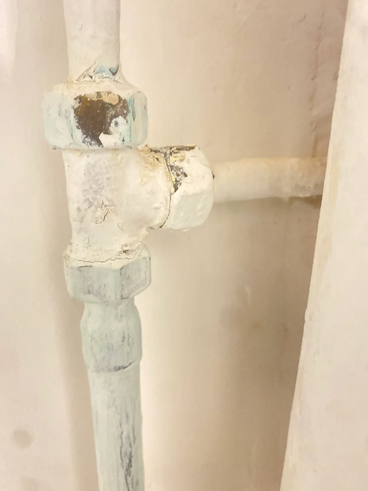 Après l'intervention : Réparation de fuites d'eau à Issy-Les-Moulineaux, réalisé par Cheikh D.