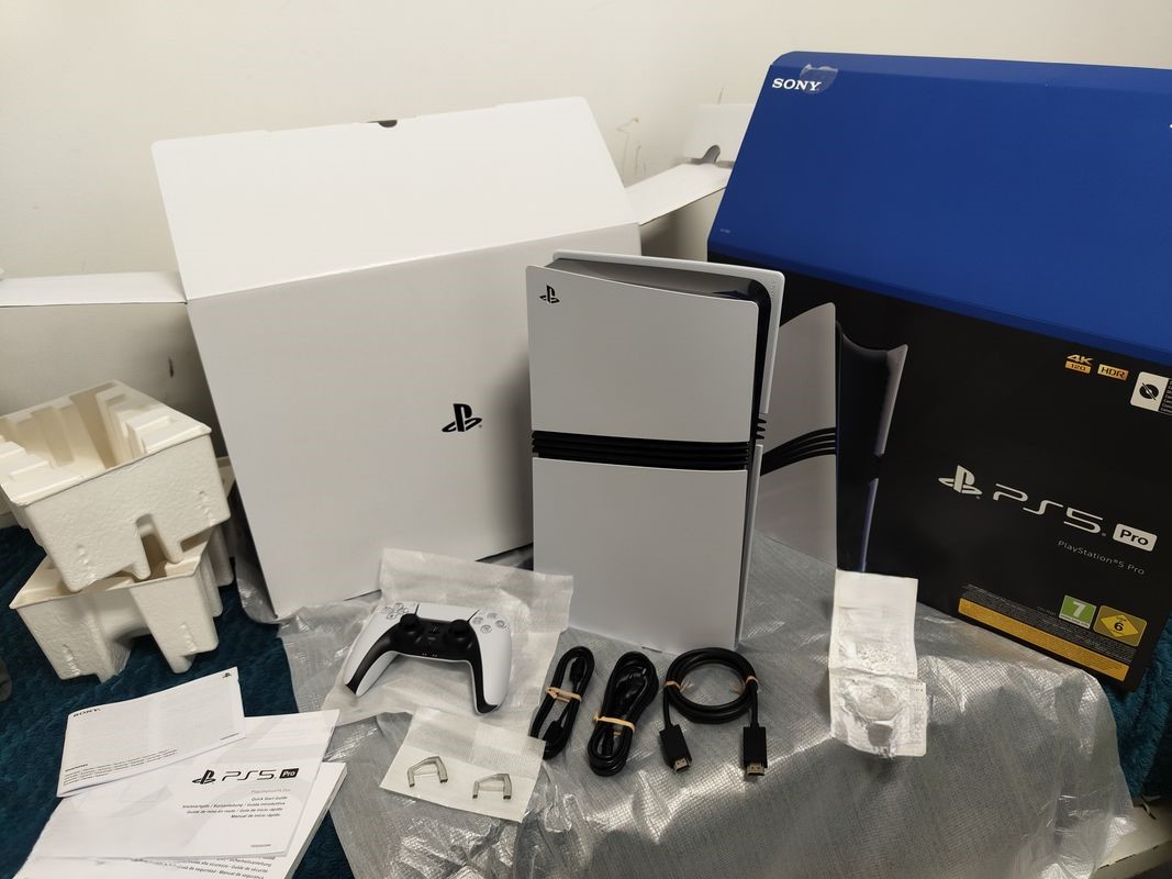 Sony PlayStation PS5 Pro 2TB Consola de videojuegos , Sony PlayStation PS5 Slim Consola - foto 2