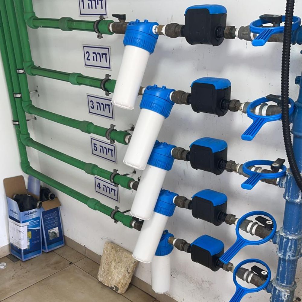 תיק נשיאה לבן ושקית נייר לבנה