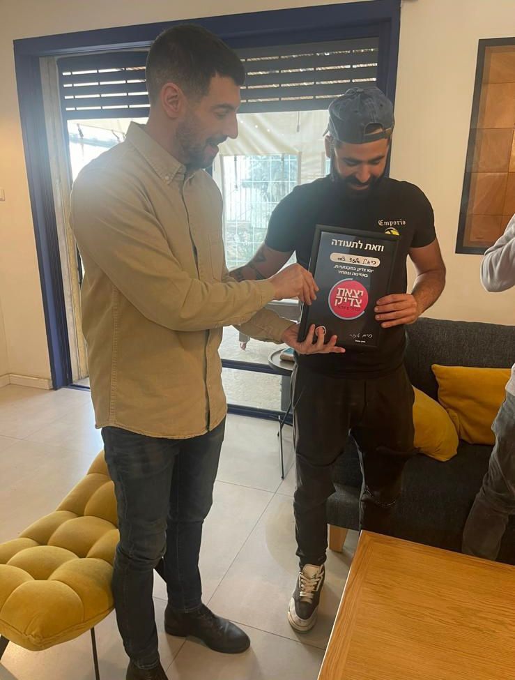 תיק עור שחור ואופנתי