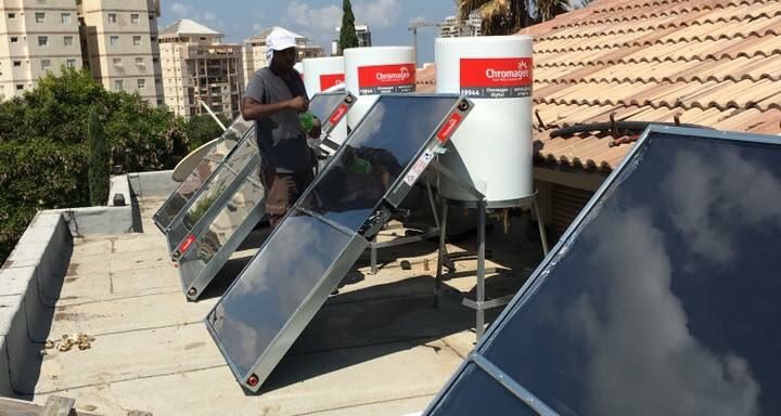 שעון חכם של נייקי בצבעי שחור לבן