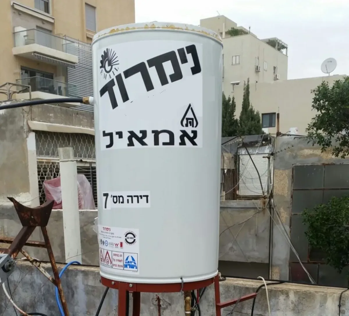 מעמדים מסוגננים לעציצי בית, לתלייה על הקיר