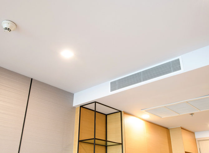 מזגן מוסתר בתקרת גבס עם תאורה