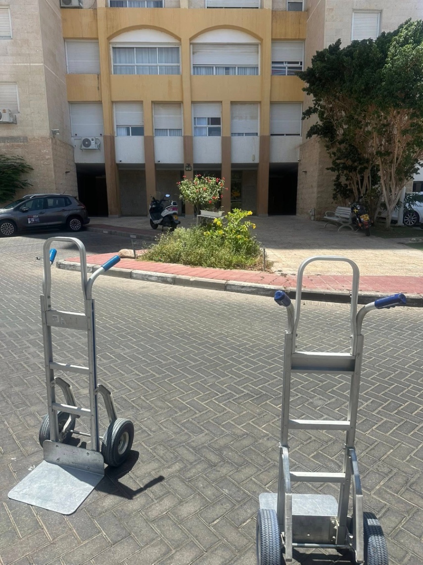 עגלות להשכרה
