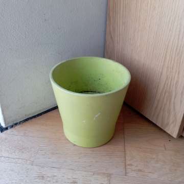 Zielona ceramiczna osłonka