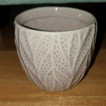 Osłonka, doniczka ceramiczna  jasnoróżowa w kwiaty, nowa