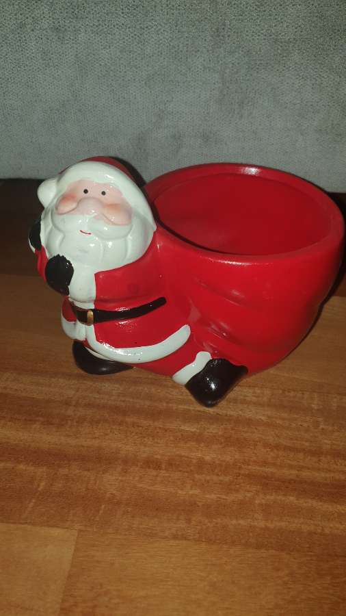 Osłonka,  doniczka ceramiczna czerwona z Mikołajem 2