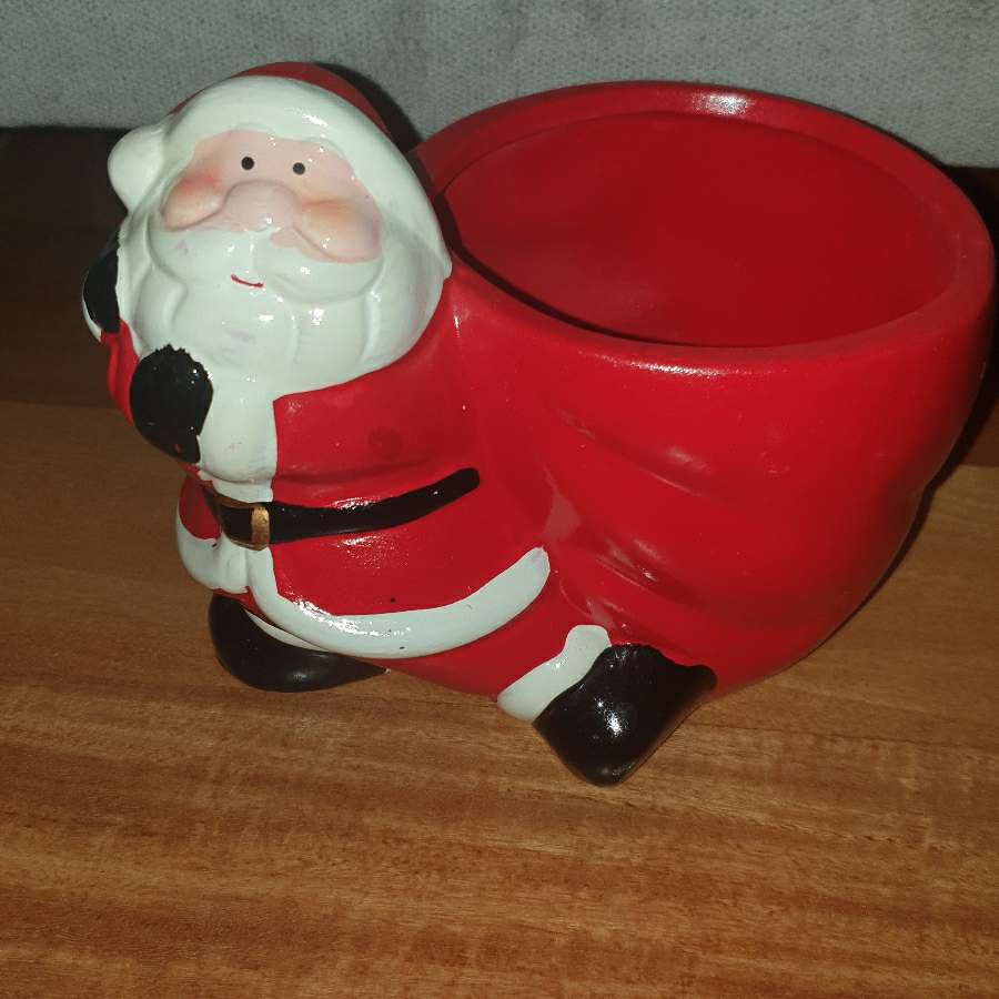 Osłonka,  doniczka ceramiczna czerwona z Mikołajem