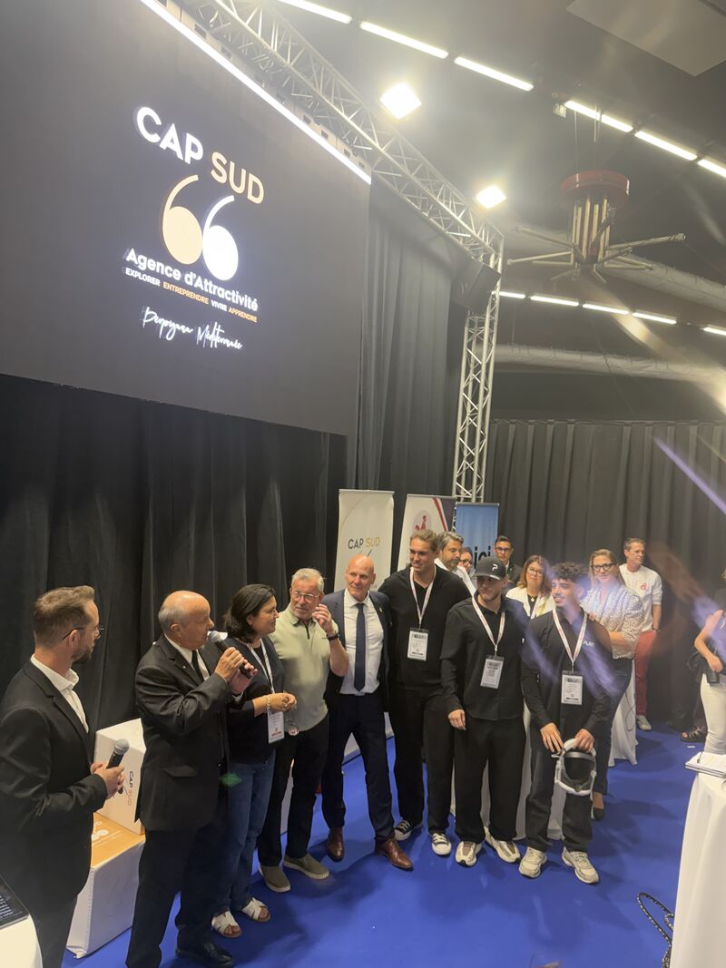 L’équipe PLAYI et ses cofondateurs lors de la remise du premier prix au Salon des Maires 2026.
