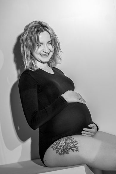 blackandwhite, maternity, portrait, content