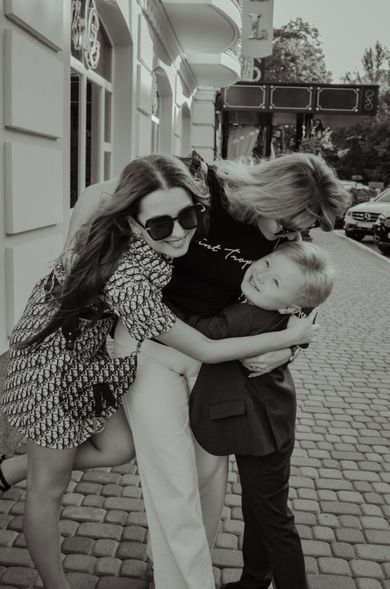 blackandwhite, street, family, content