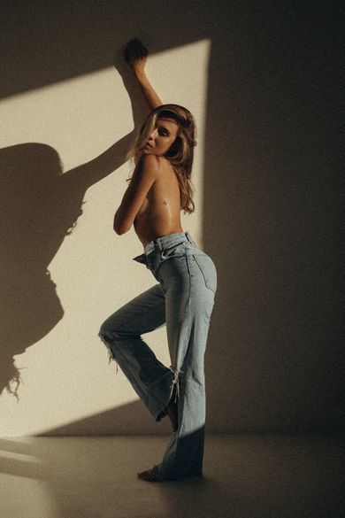boudoir, portrait, content