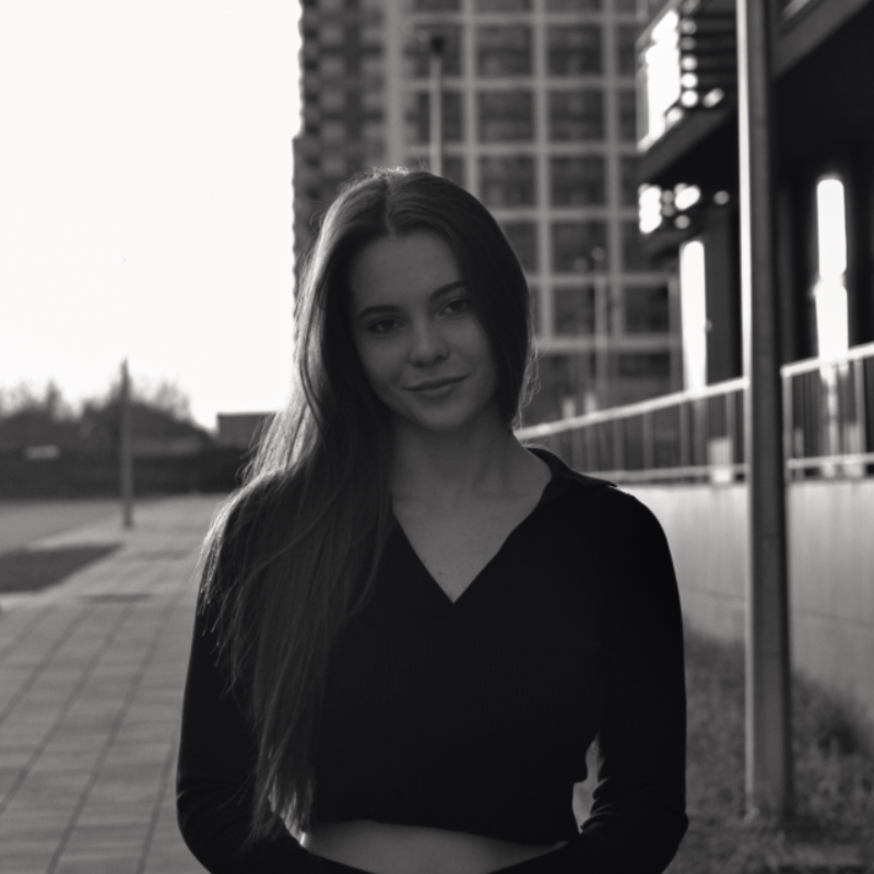 Аліна Паульсон 