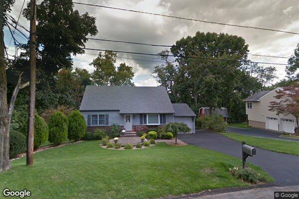 Street view of 522 Albert St, Wyckoff, NJ 07481